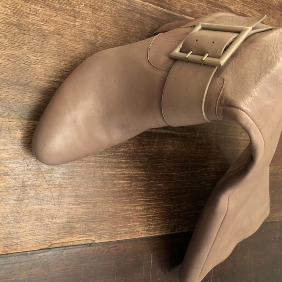 Soul Society Tall Tan Boots - Picture 4 of 5